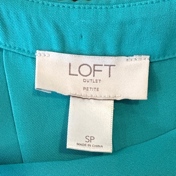 Elegant Green Sleeveless Dress - Picture 2 of 2